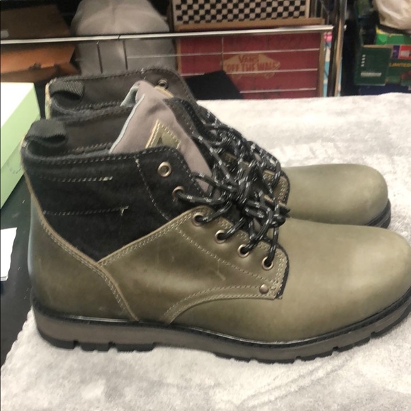 Territory Boots Black and Gray Durable Ankle Boots with Traction Sole - Picture 1 of 6